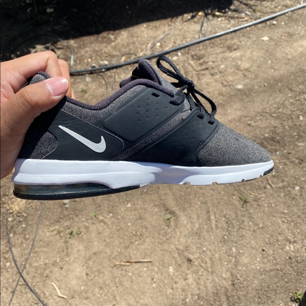 Nike trainer black and white size 10